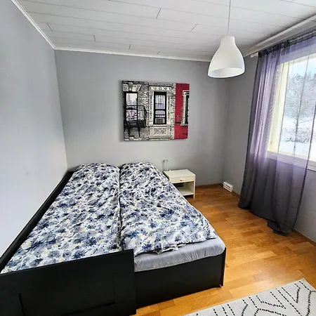 Viihtyisae Kahden Erillisen Huoneen Kokonaisuus Kolmelle-neljaelle Hengelle Homestay