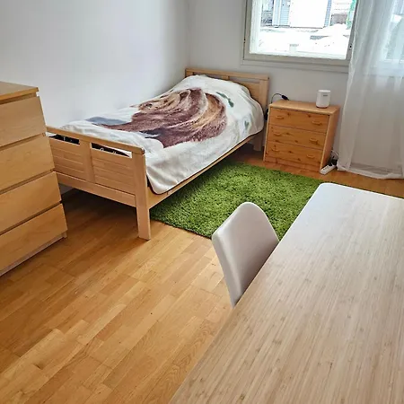 Viihtyisae Kahden Erillisen Huoneen Kokonaisuus Kotimajoituksella Yhteiskaeyttoetilat Keittioe Suihkutilat Ja Wc *