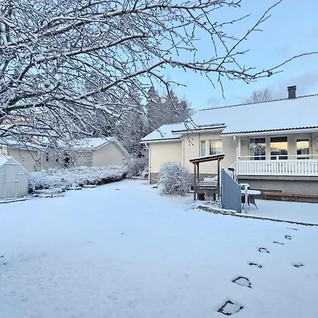 Homestay Viihtyisae Kahden Erillisen Huoneen Kokonaisuus Kolmelle-neljaelle Hengelle