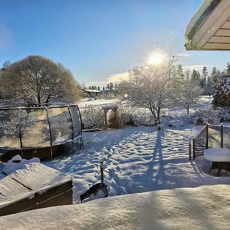 Viihtyisae Kahden Erillisen Huoneen Kokonaisuus Kolmelle-neljaelle Hengelle Homestay *